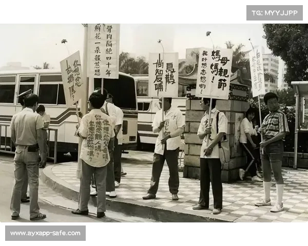 台湾老兵欲回重庆祭祖,走下飞机怒斥“这不还是台北”的背后故事 台湾老兵欲回重庆祭祖,走下飞机怒斥“这不还是台北”的背后故事