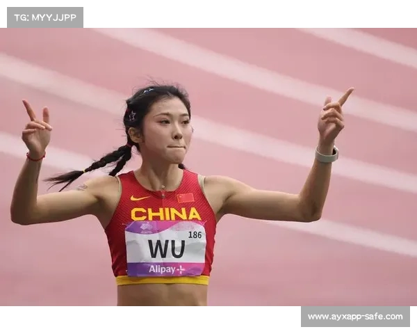 吴艳妮绯闻男友现身!小她四岁的纹身富二代引发热议(吴艳艳的) 吴艳妮绯闻男友现身!小她四岁的纹身富二代引发热议(吴艳艳的)